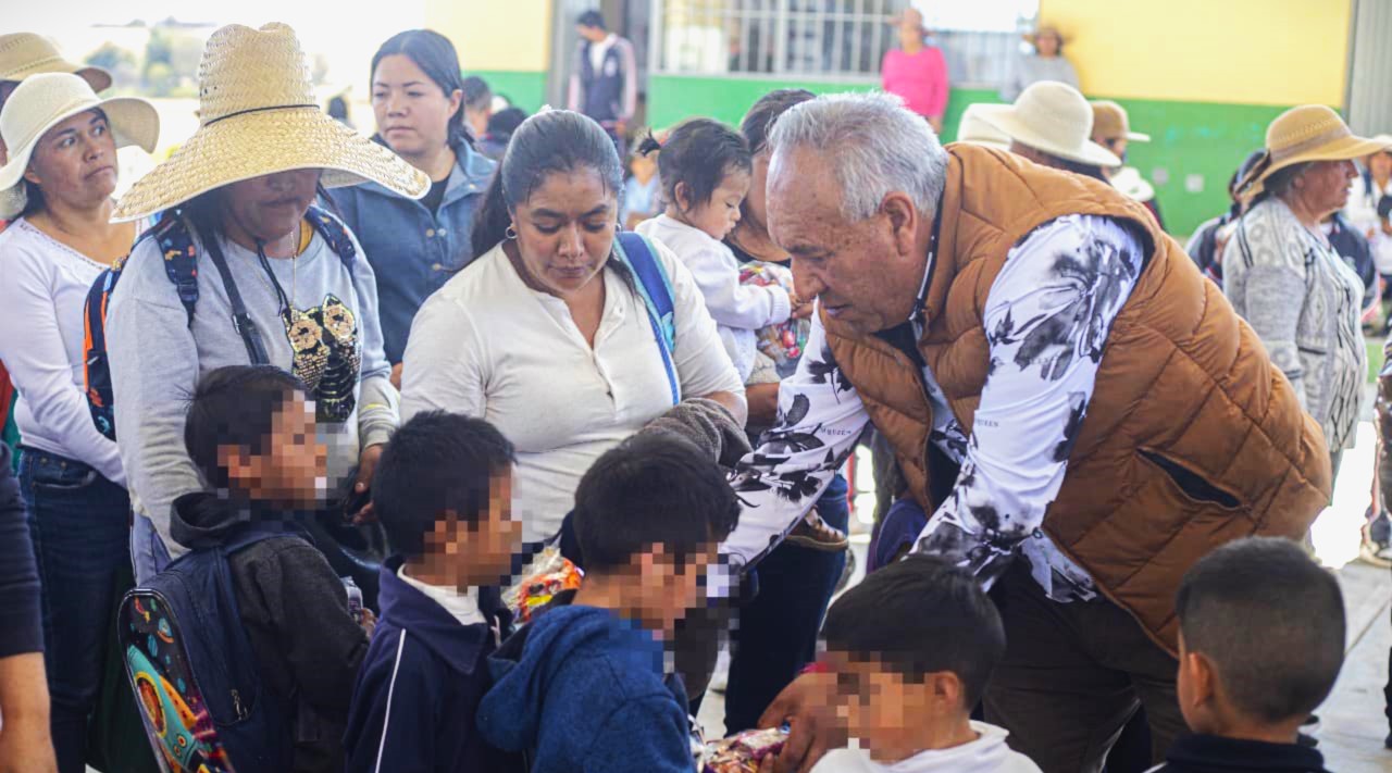 Entrega de Aguinaldos en Amealco